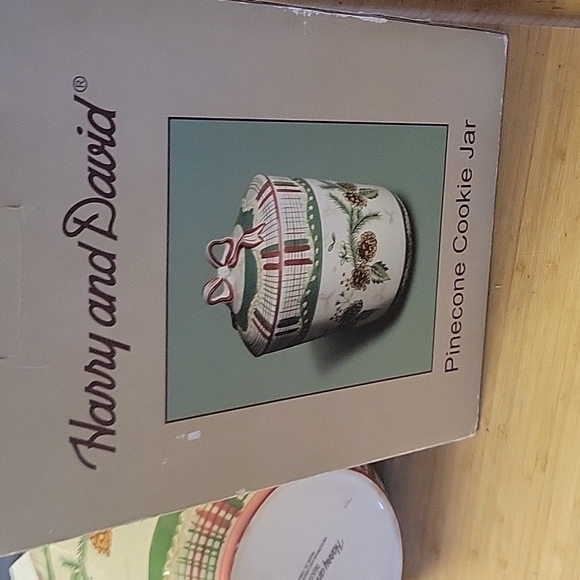 Cookie Jar,NWT in box,Gorgeous! Pinecones And Bow - Picture 8 of 10